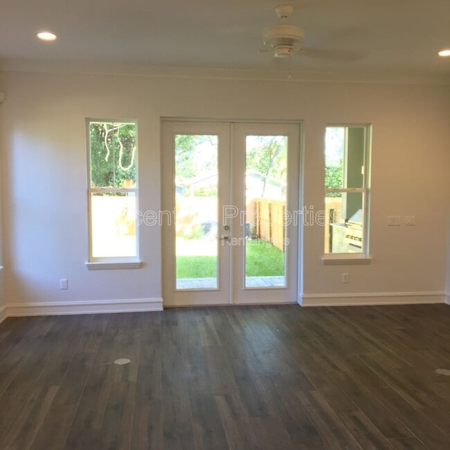 Building Photo - 109 E Evans St