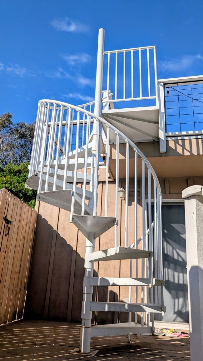 Building Photo - 5432 Arizona Ave