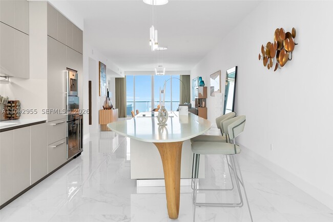 Building Photo - 16901 Collins Ave