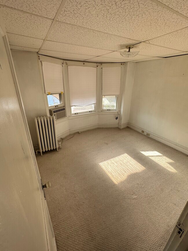 Building Photo - 2 E Elm St