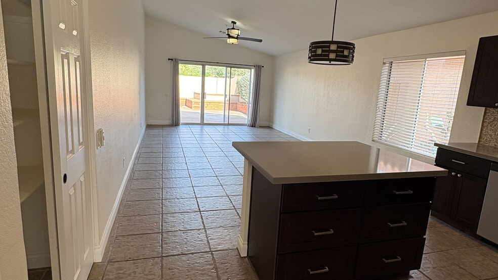 Building Photo - 7260 E Softwind Dr