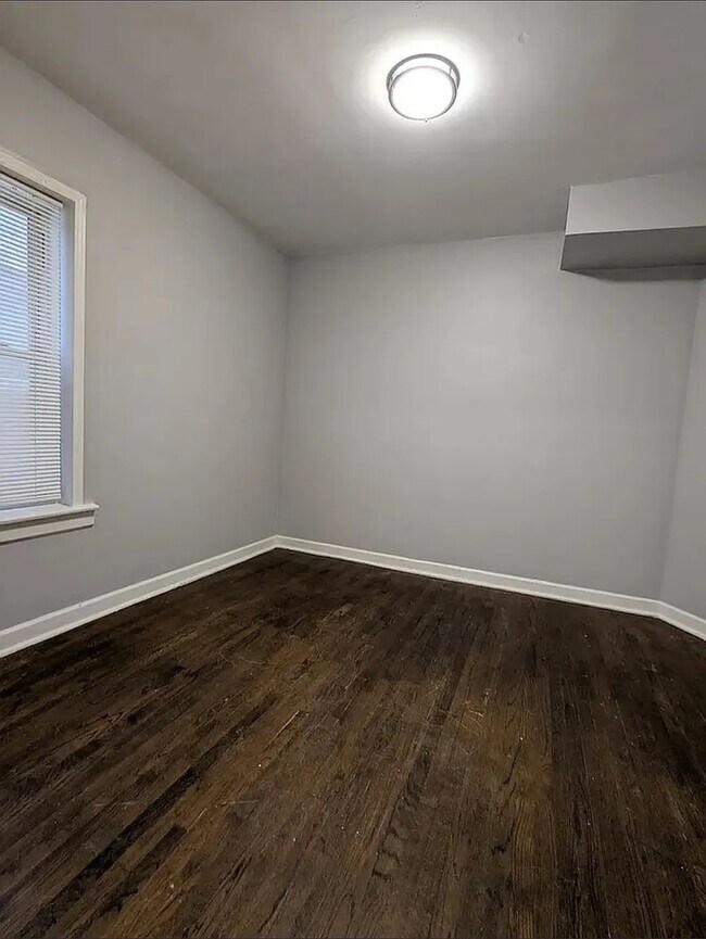 Building Photo - 7545 S May St