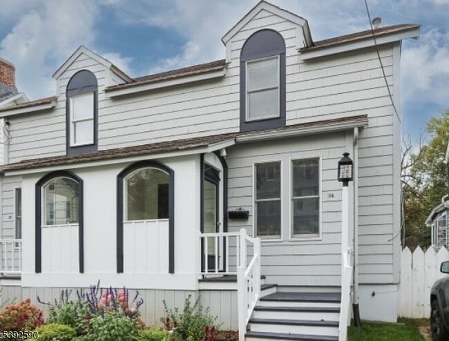 Building Photo - 24 Montague Pl