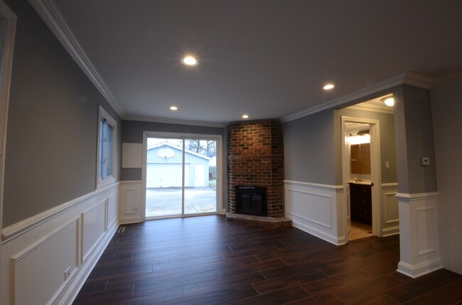 Building Photo - 23247 W N Lakewood Ln