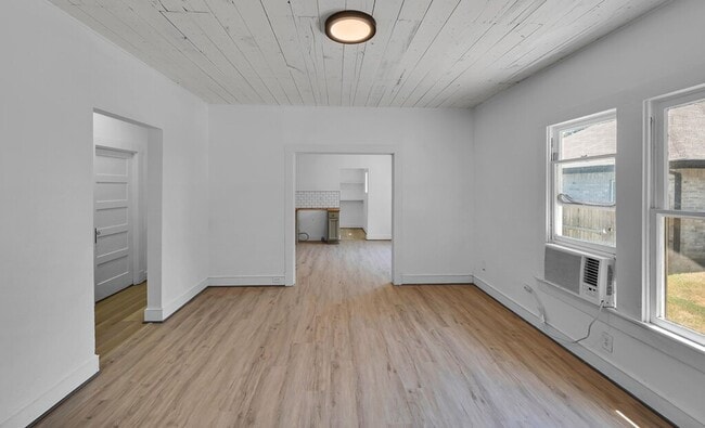 Building Photo - 909 N 10th St