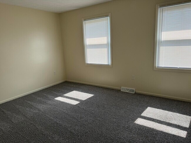 Building Photo - 212 Calumet Dr