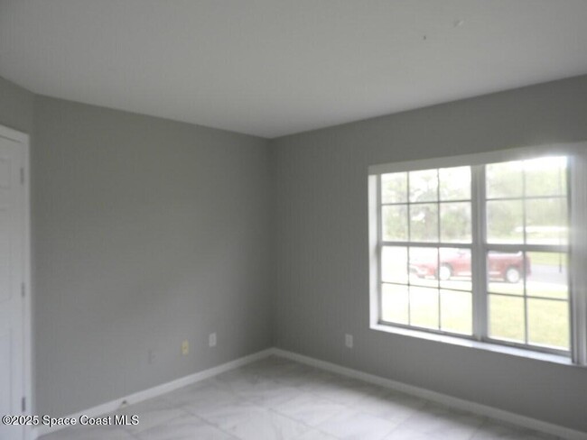 Building Photo - 394 Mott St SW