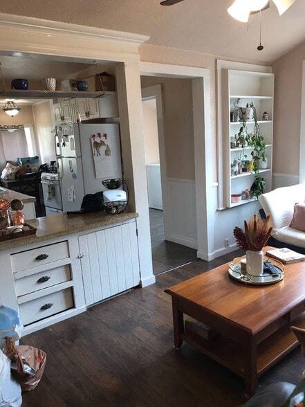Looking into kitchen - 214 W De la Guerra St