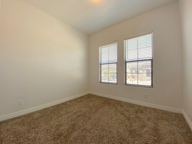 Building Photo - West El Paso Cimarron Neighborhood Stunning 4 bed/2.5bath