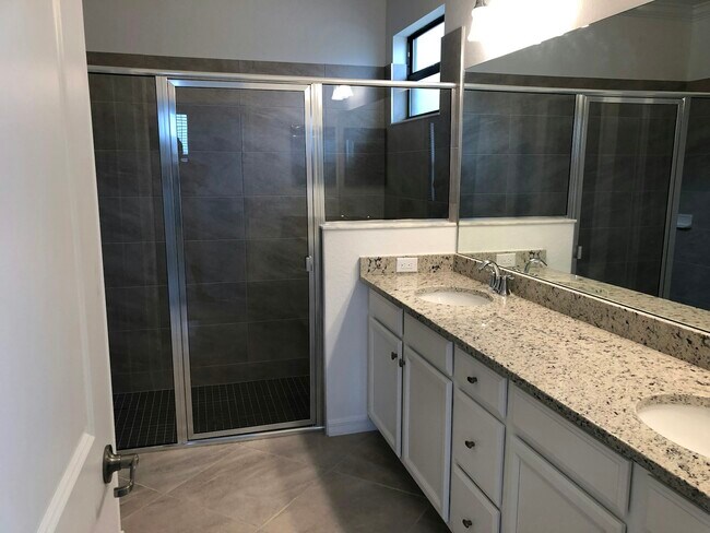 Building Photo - 14728 Cantabria Dr