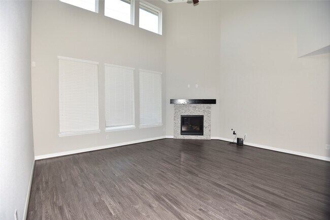 Building Photo - 14615 Birchwood Falls Trail