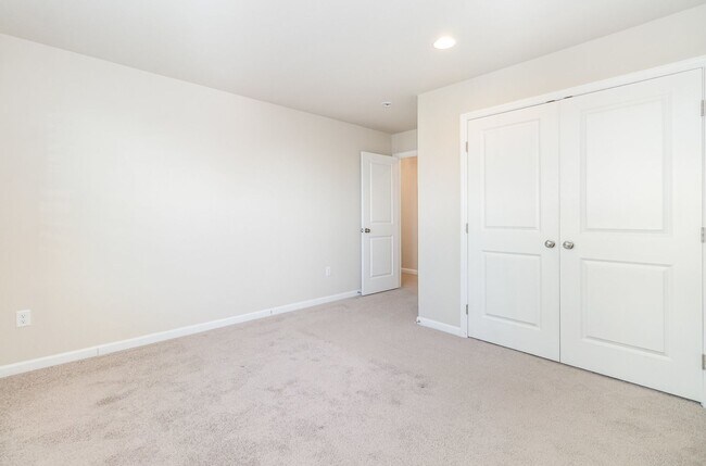 Building Photo - 1726 Bradley Dr