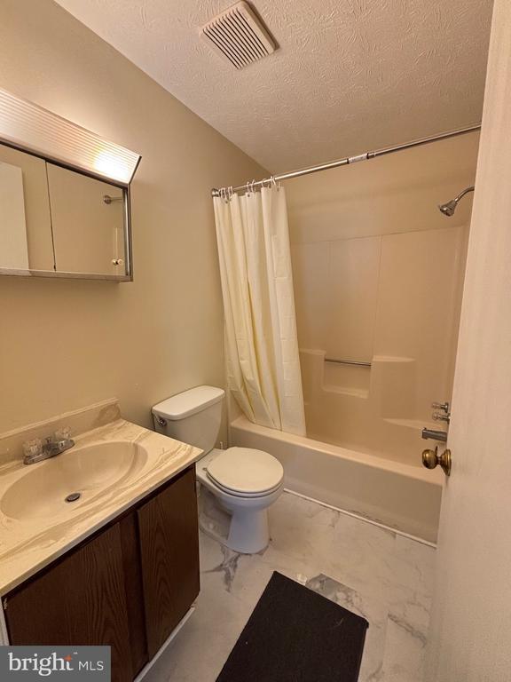 Building Photo - 240 Nottoway Dr