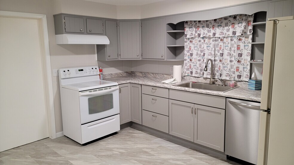 Kitchen - 502 E Vine St