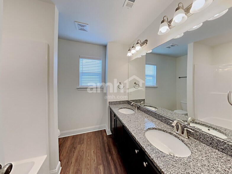 Building Photo - 4860 Chutney Dr