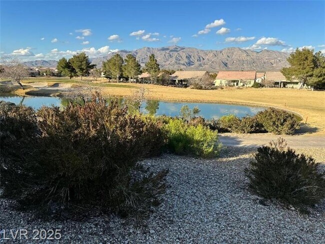 Building Photo - Spacious & Bright 3-Bed Home in Desirable ...