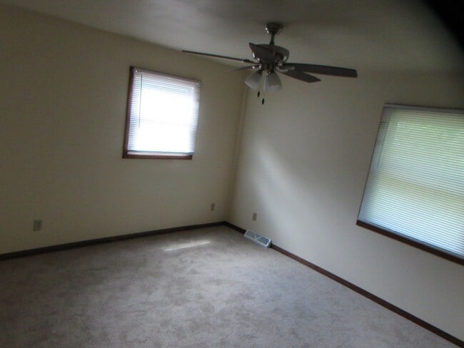 Building Photo - Spacious 3BD/1.5BA with Attached Garage and Backyard! - Available 4/1/2026