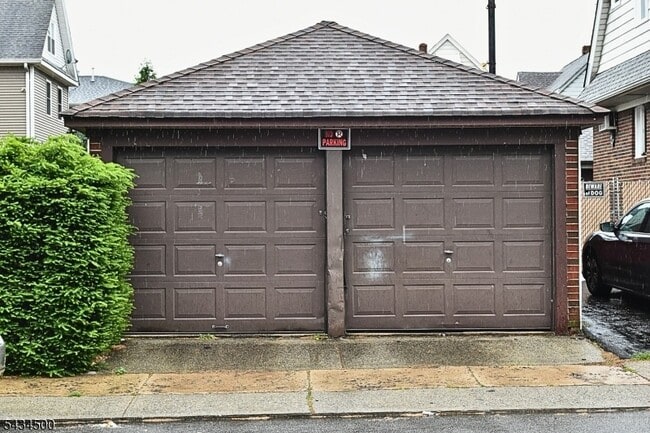 Building Photo - 139 Ray St