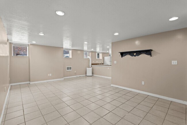 Building Photo - 137 E 600 N
