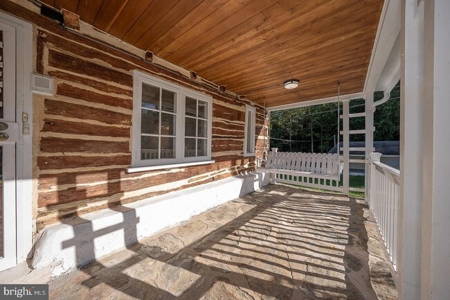 Building Photo - 875 Old State Rd