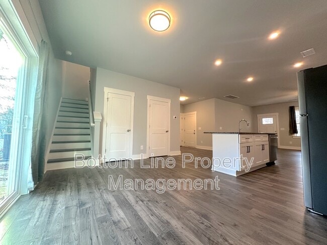 Building Photo - 3814 Starmount Ave