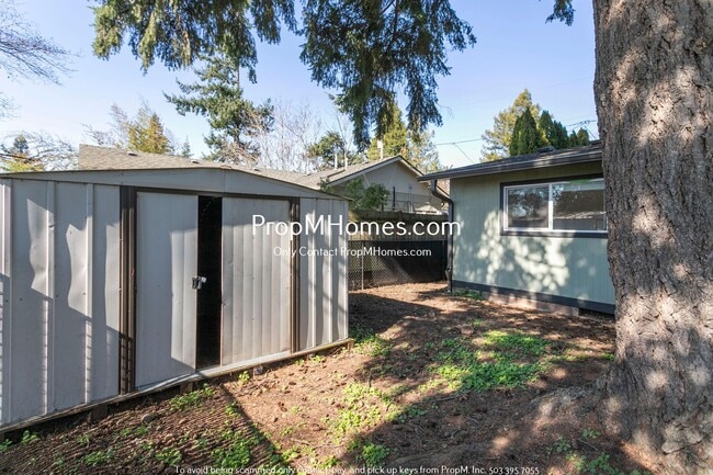 Building Photo - Fully Updated Three Bedroom Home in SE!