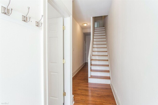 Building Photo - Delightful 5BR 3BA Townhome near Temple Un...