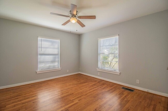 Building Photo - CHARMING 2 Bedroom, 1 Bathroom Arlington H...