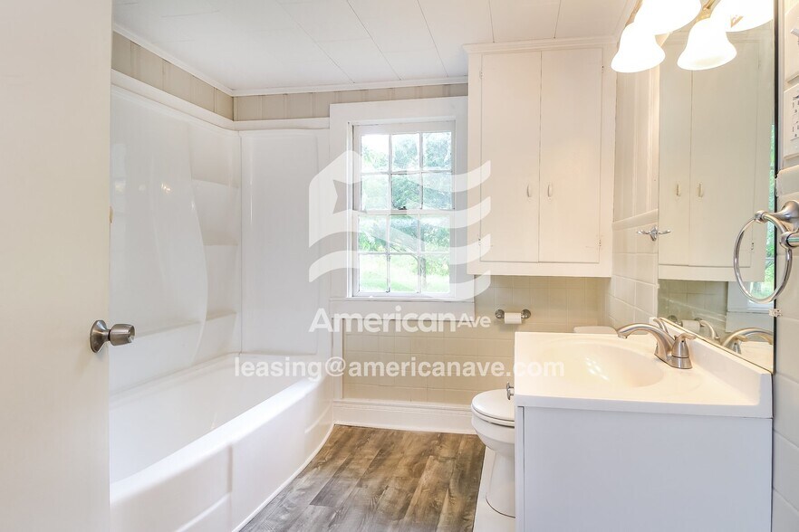 Building Photo - 1711 Holliday Dam Rd