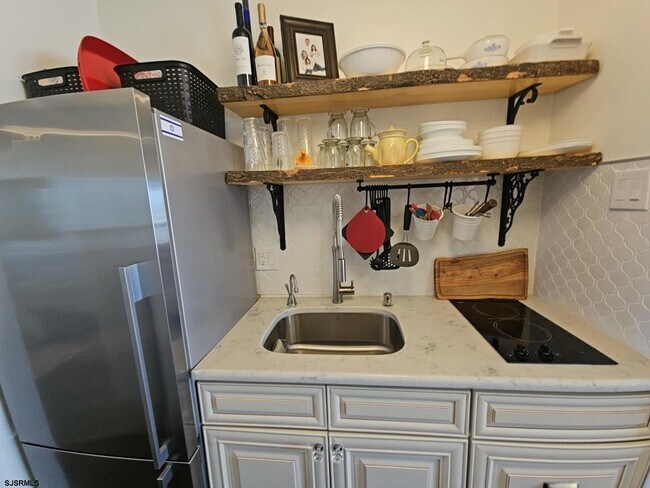 Building Photo - 6100 Boardwalk