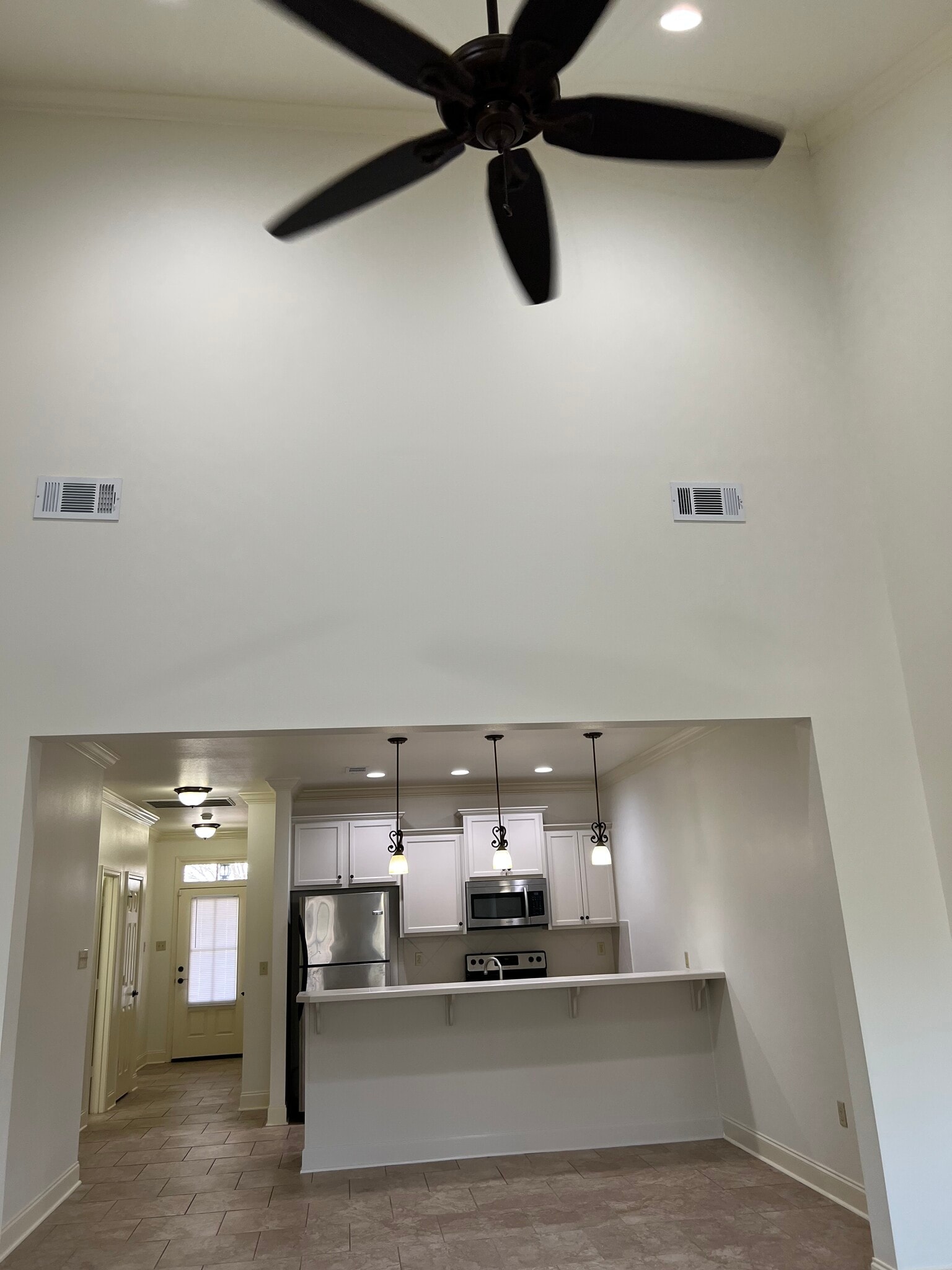 Living Room Vaulted Ceilings - 37150 Woodgate Ave