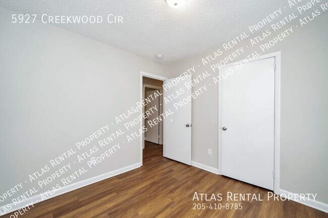 Building Photo - 5927 Creekwood Cir Irondale, AL 35210