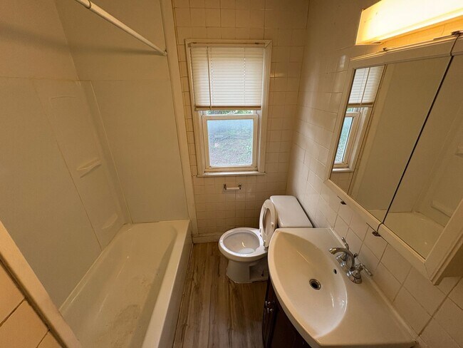 Building Photo - 37-39 Swan St - Schenectady