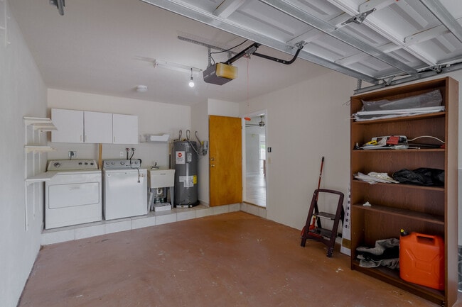 Building Photo - 3715 SW 58th Ct