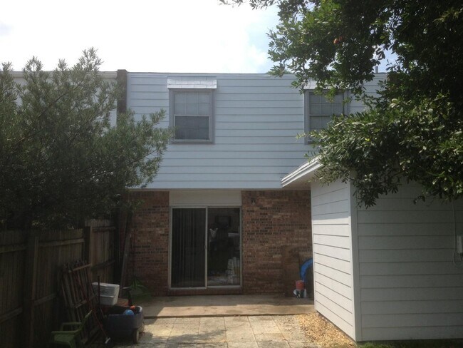 Building Photo - 106 Valencia Dr