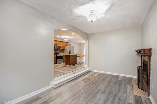 Building Photo - 3 br, 2.5 bath House - 2817 Carriage Lane