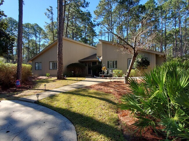 Building Photo - 6 Club Course Ln