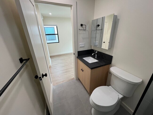 Building Photo - Newly Remodeled 2 Bed 1 Bath Unit in PB