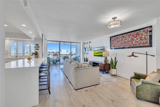 Building Photo - 2655 Collins Ave