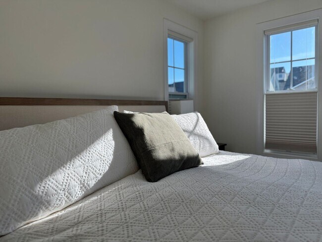 Building Photo - 1078 Delphi Ln