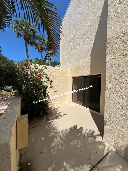 Building Photo - 2 Bed/2 Bath - Unit P8