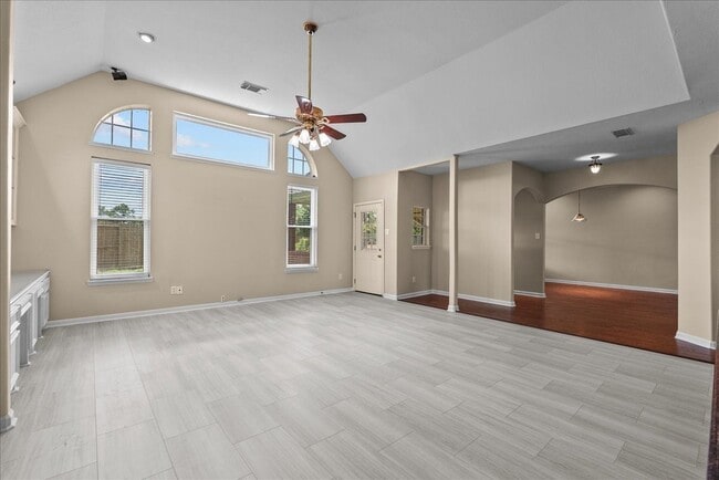 Building Photo - 2758 Laguna Pointe Dr