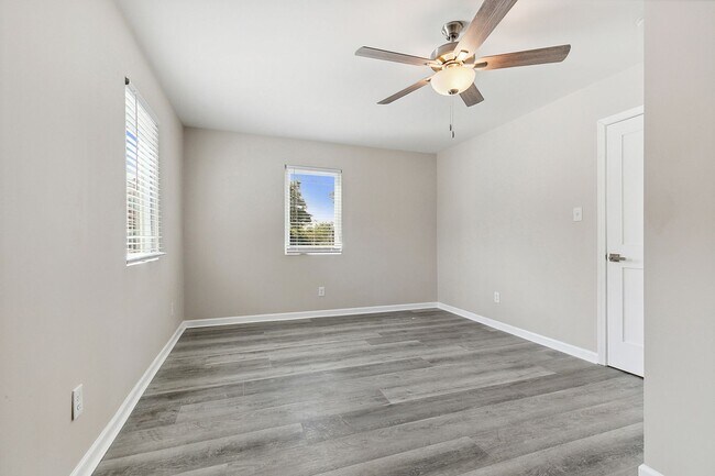 Building Photo - 400 Sugar Pine St