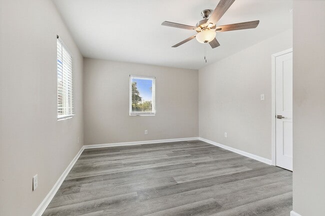 Building Photo - Beautifully Renovated Condo Style Apartment