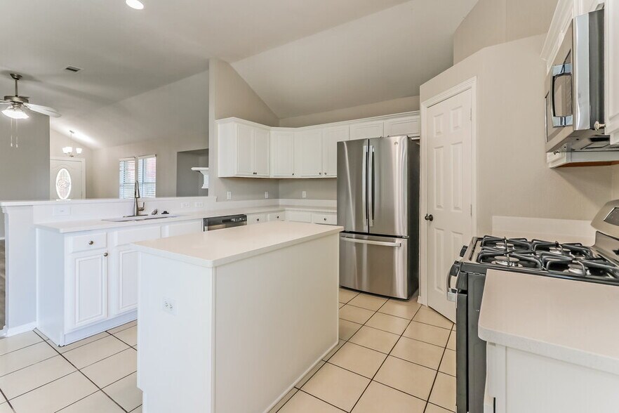 Building Photo - 4815 Chase More Dr