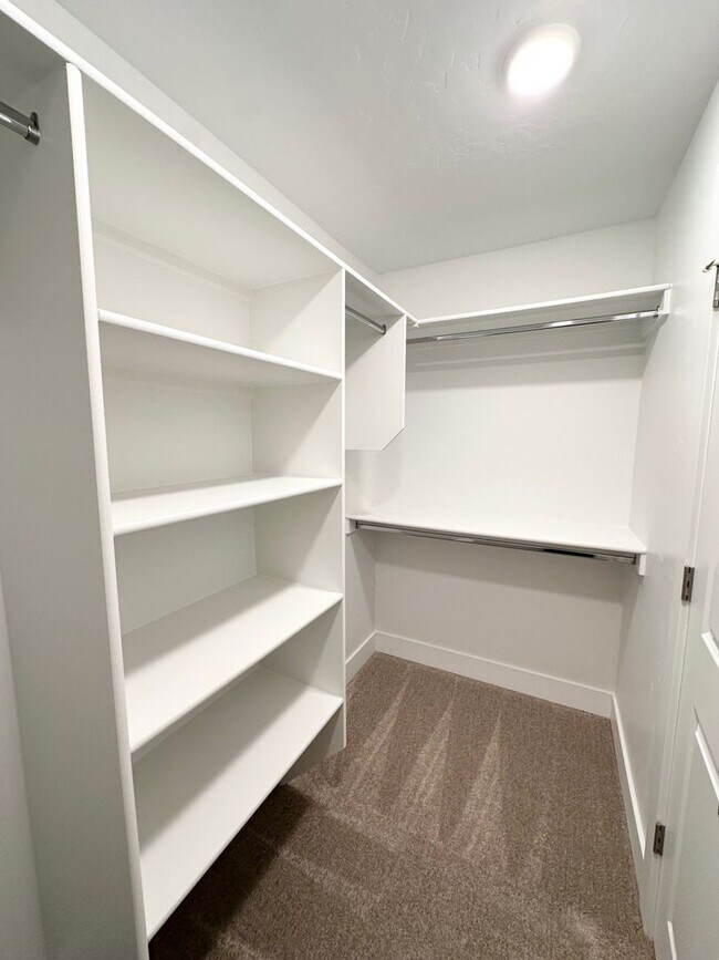 Building Photo - Spacious Luxury Townhome Designed for Modern Living