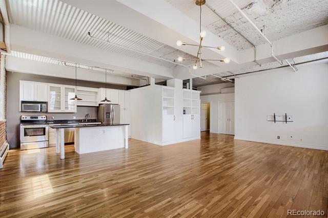 Building Photo - 2261 Blake St