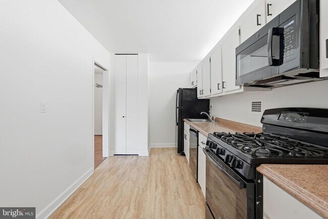 Building Photo - 5500 Friendship Blvd