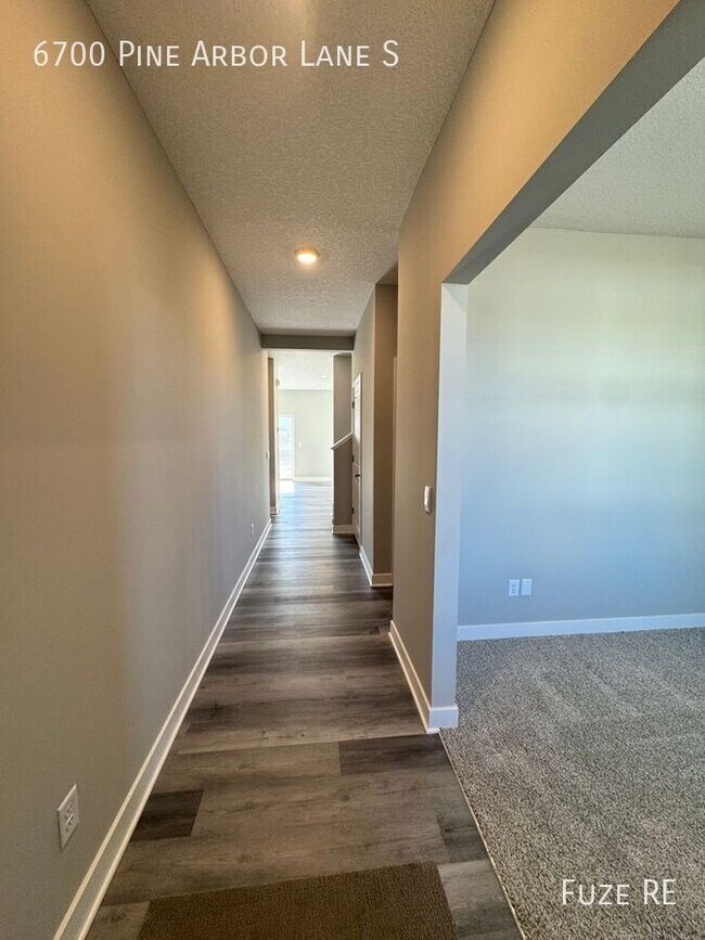 Building Photo - 6700 Pine Arbor Ln S