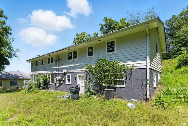 Building Photo - 1300-1330 Windsor Avenue - 1316A